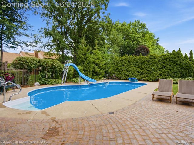 14863 Towering Oaks Drive, Shelby Charter Township, MI 48315