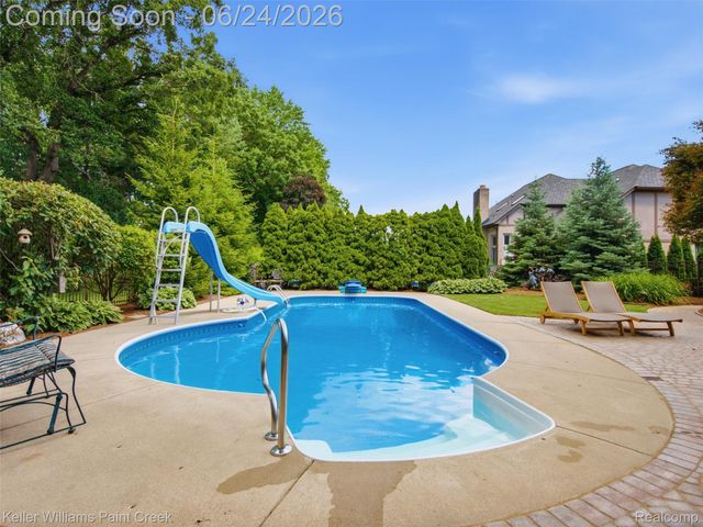 14863 Towering Oaks Drive, Shelby Charter Township, MI 48315
