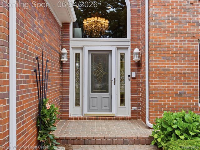 14863 Towering Oaks Drive, Shelby Charter Township, MI 48315