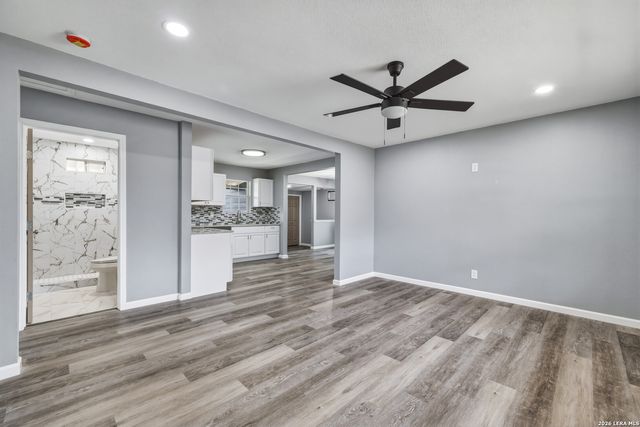 2258 W MILL ST, New Braunfels, TX 78130