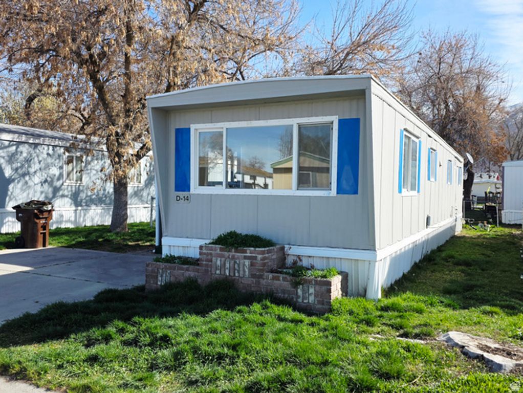 Image 3 of property listing at 680 N MAIN #D14, Kaysville, UT 84037