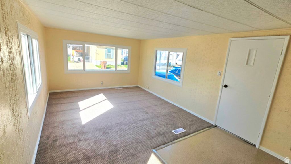 Image 5 of property listing at 680 N MAIN #D14, Kaysville, UT 84037