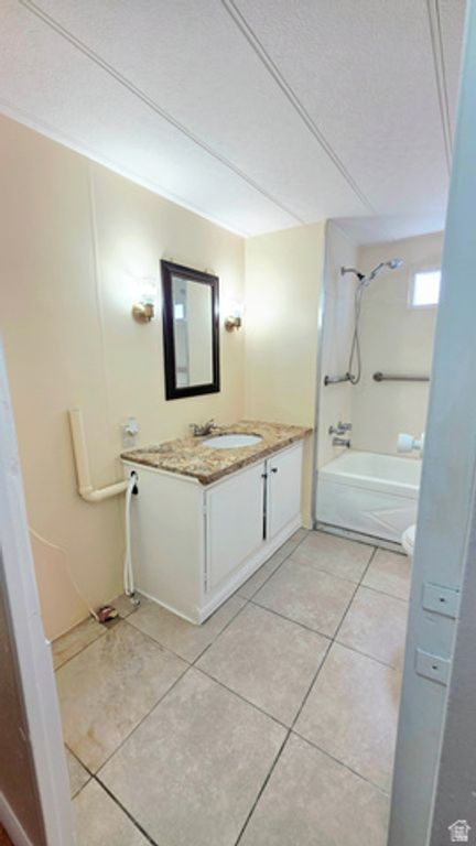 Image 10 of property listing at 680 N MAIN #D14, Kaysville, UT 84037