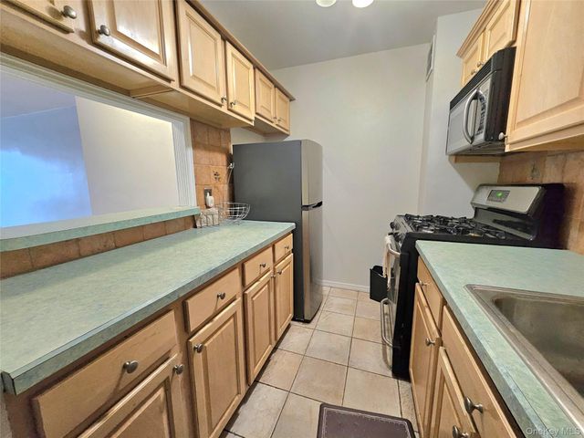 87-70 173 Street 4D, Jamaica, NY 11432