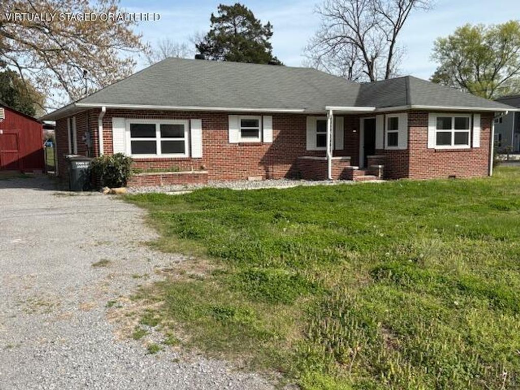 202 Magnolia Avenue, Jasper, TN 37347