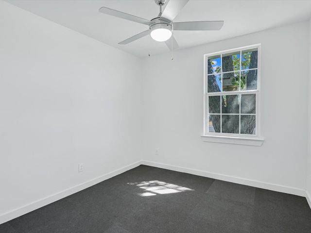 900 W 2ND ST, Taylor, TX 76574