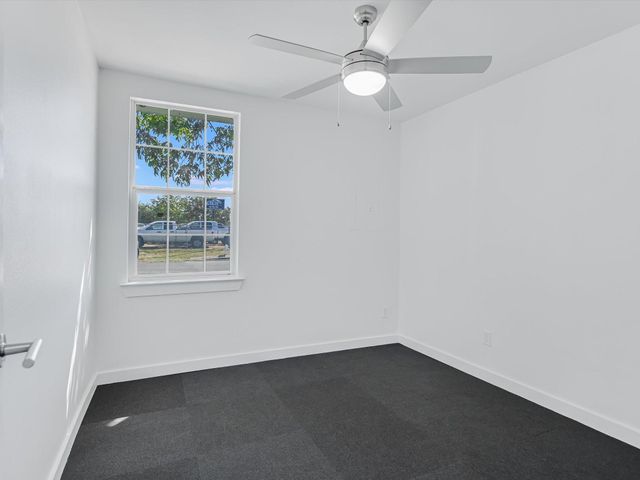 900 W 2ND ST, Taylor, TX 76574