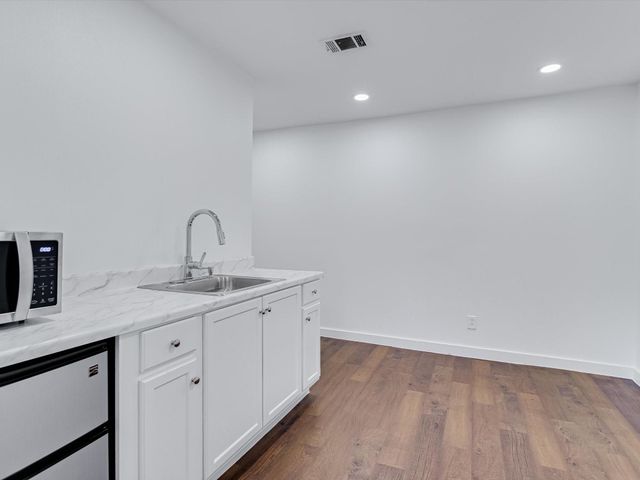 900 W 2ND ST, Taylor, TX 76574