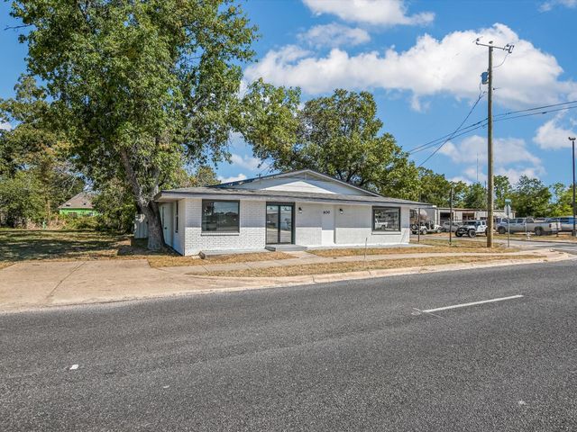 900 W 2ND ST, Taylor, TX 76574