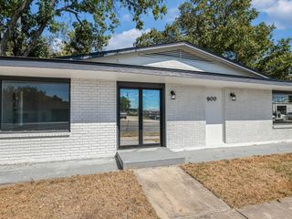 900 W 2ND ST, Taylor, TX 76574