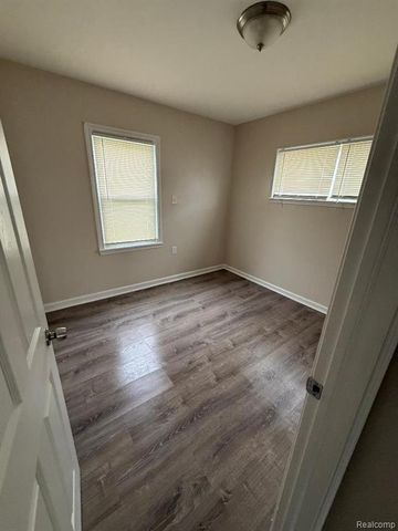 31682 Carlisle Parkway, Wayne, MI 48184