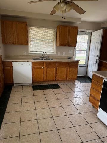 31682 Carlisle Parkway, Wayne, MI 48184