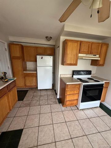 31682 Carlisle Parkway, Wayne, MI 48184