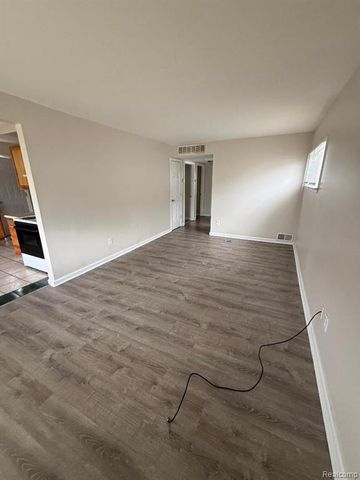 31682 Carlisle Parkway, Wayne, MI 48184