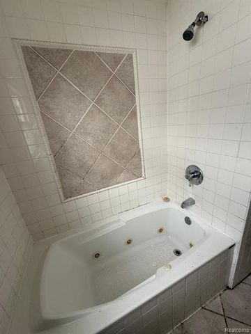 31682 Carlisle Parkway, Wayne, MI 48184