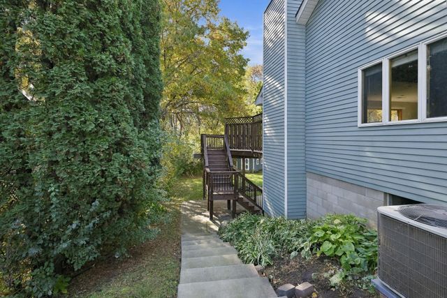 2508 Knoll Circle, Maplewood, MN 55109