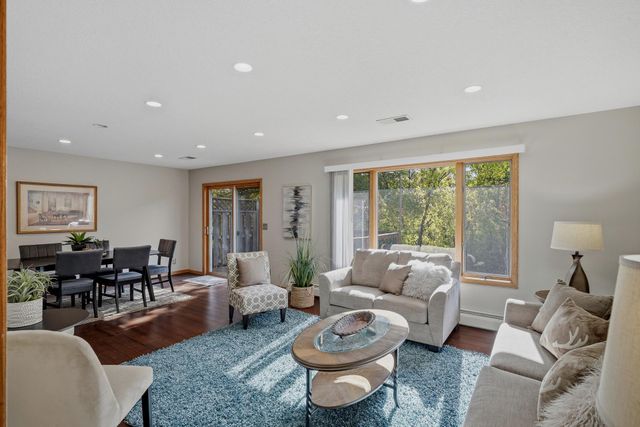 2508 Knoll Circle, Maplewood, MN 55109