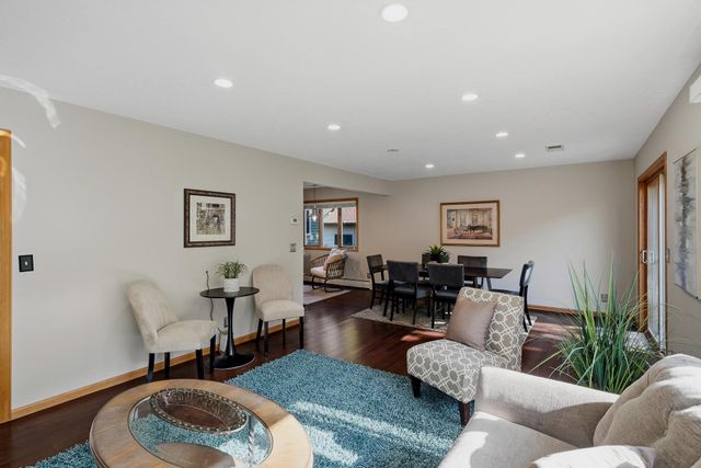 2508 Knoll Circle, Maplewood, MN 55109