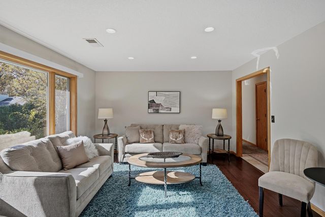 2508 Knoll Circle, Maplewood, MN 55109