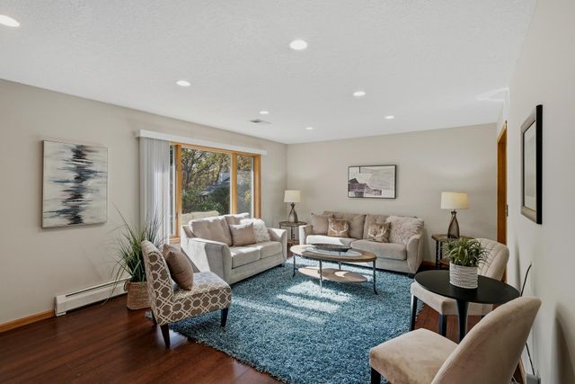 2508 Knoll Circle, Maplewood, MN 55109