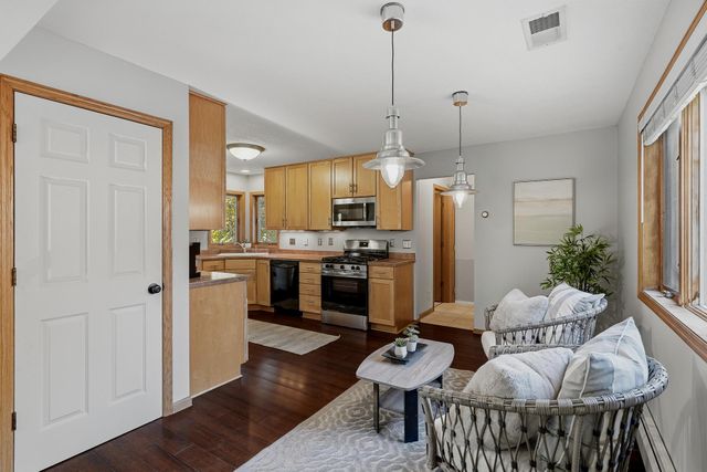2508 Knoll Circle, Maplewood, MN 55109