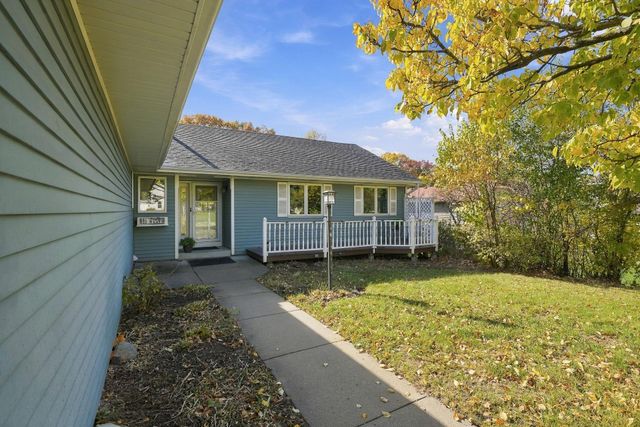 2508 Knoll Circle, Maplewood, MN 55109