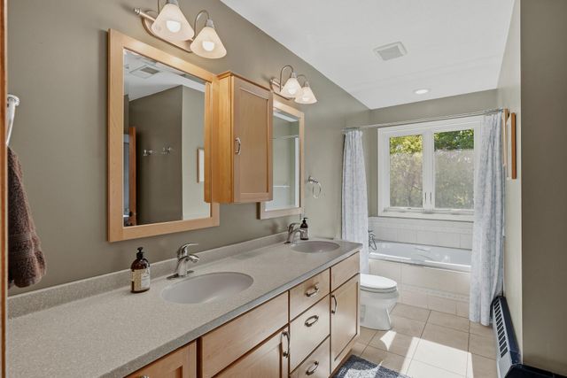 2508 Knoll Circle, Maplewood, MN 55109