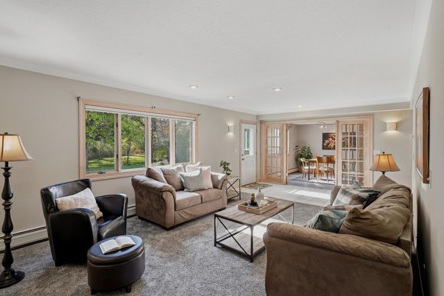 2508 Knoll Circle, Maplewood, MN 55109