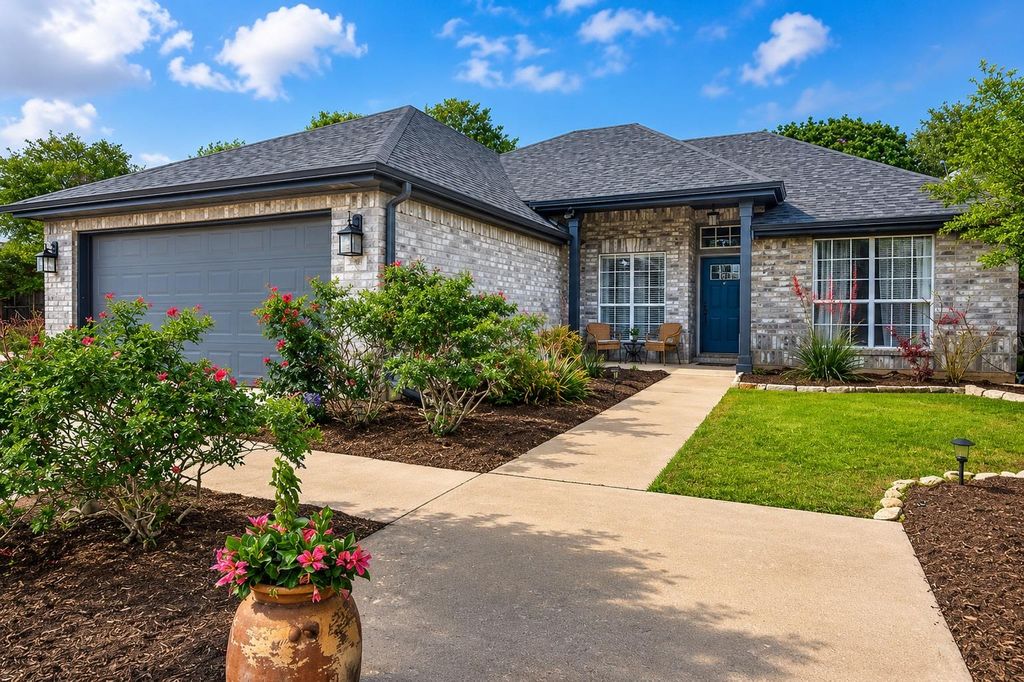 201 Rio Vista DR, Georgetown, TX 78626