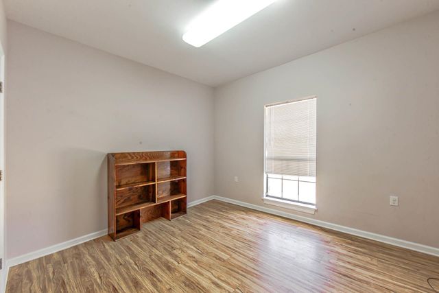 135 Chateau Dr, Lockport, LA 70374