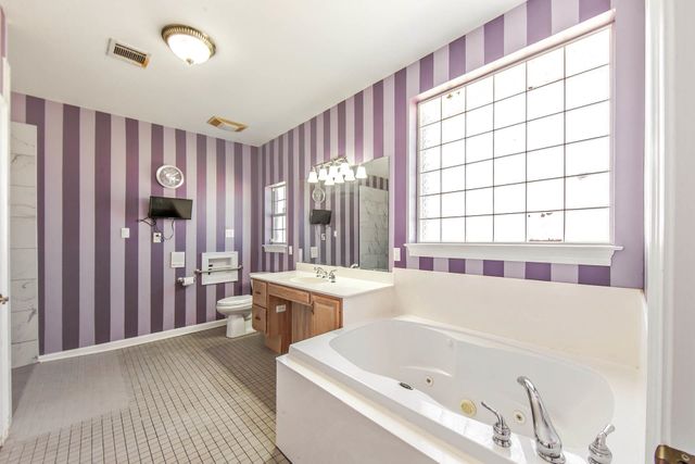 135 Chateau Dr, Lockport, LA 70374