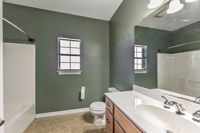 135 Chateau Dr, Lockport, LA 70374