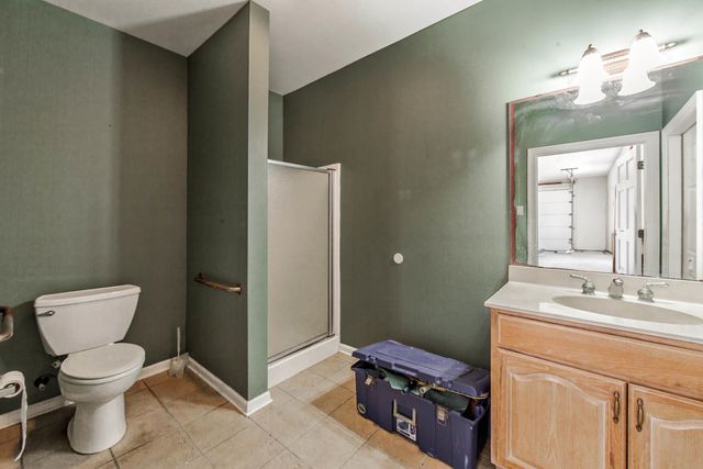 135 Chateau Dr, Lockport, LA 70374