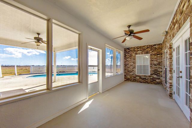 135 Chateau Dr, Lockport, LA 70374