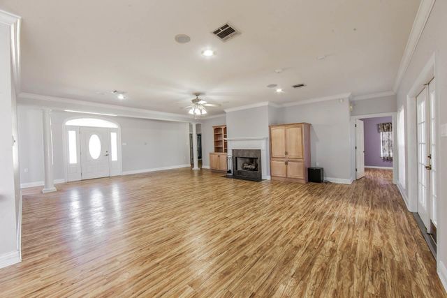 135 Chateau Dr, Lockport, LA 70374