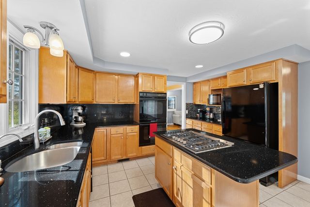 12 Thistle Hill Drive, Shrewsbury, MA 01545