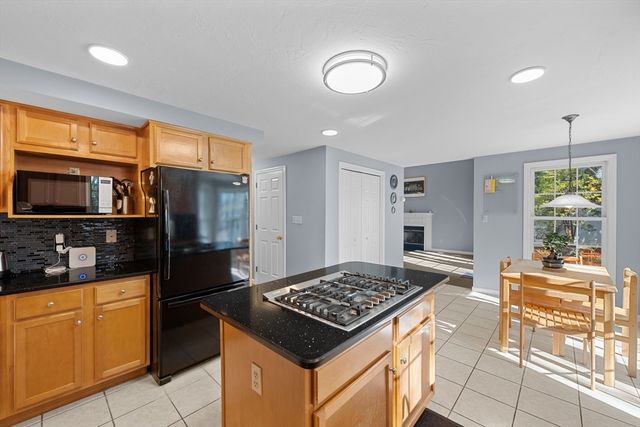 12 Thistle Hill Drive, Shrewsbury, MA 01545