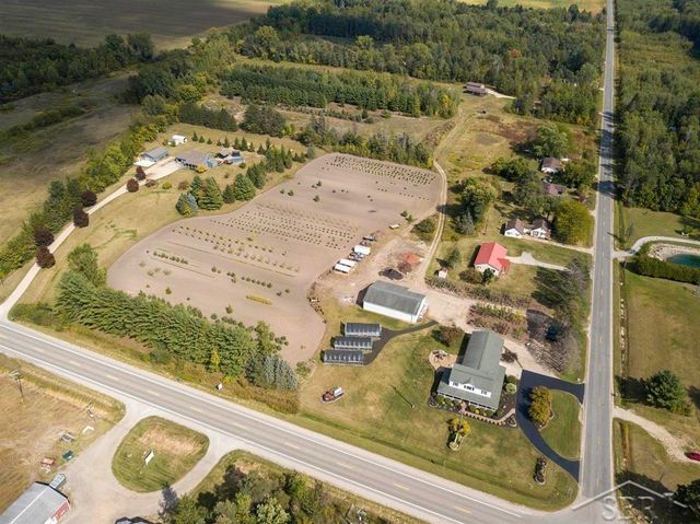 4997 S M-18 Highway, Tobacco Twp, MI 48612