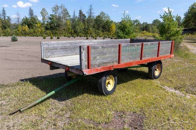 4997 S M-18 Highway, Tobacco Twp, MI 48612
