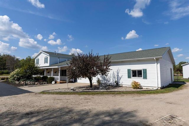 4997 S M-18 Highway, Tobacco Twp, MI 48612