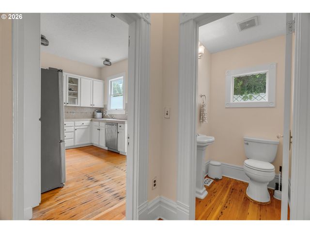 14 Sw WHITAKER St, Portland, OR 97239
