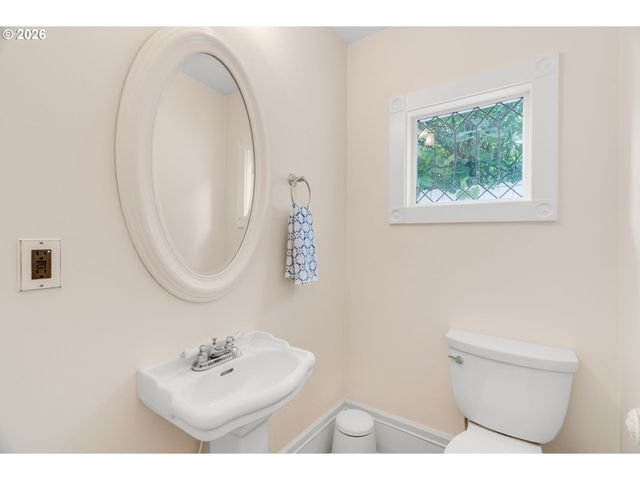 14 Sw WHITAKER St, Portland, OR 97239