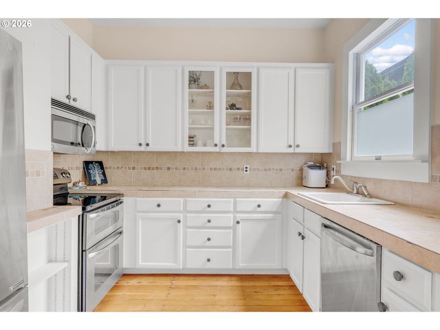 14 Sw WHITAKER St, Portland, OR 97239
