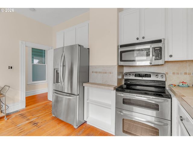 14 Sw WHITAKER St, Portland, OR 97239