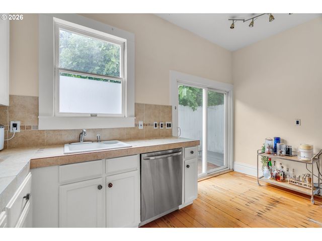 14 Sw WHITAKER St, Portland, OR 97239