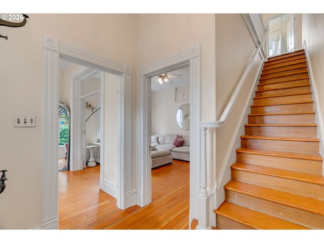 14 Sw WHITAKER St, Portland, OR 97239