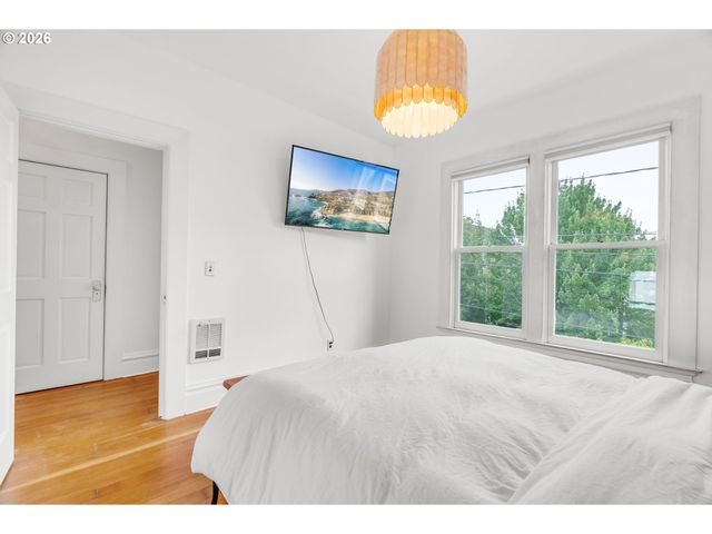 14 Sw WHITAKER St, Portland, OR 97239