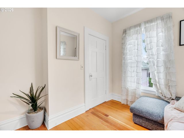 14 Sw WHITAKER St, Portland, OR 97239