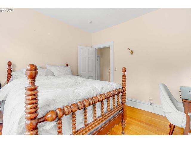 14 Sw WHITAKER St, Portland, OR 97239