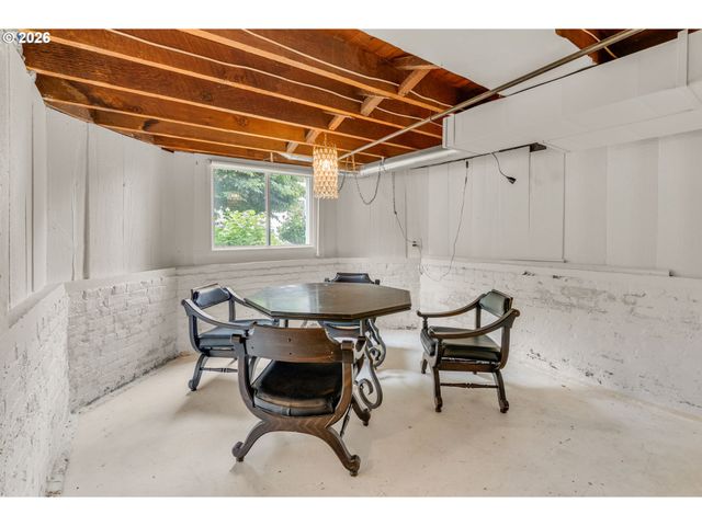 14 Sw WHITAKER St, Portland, OR 97239